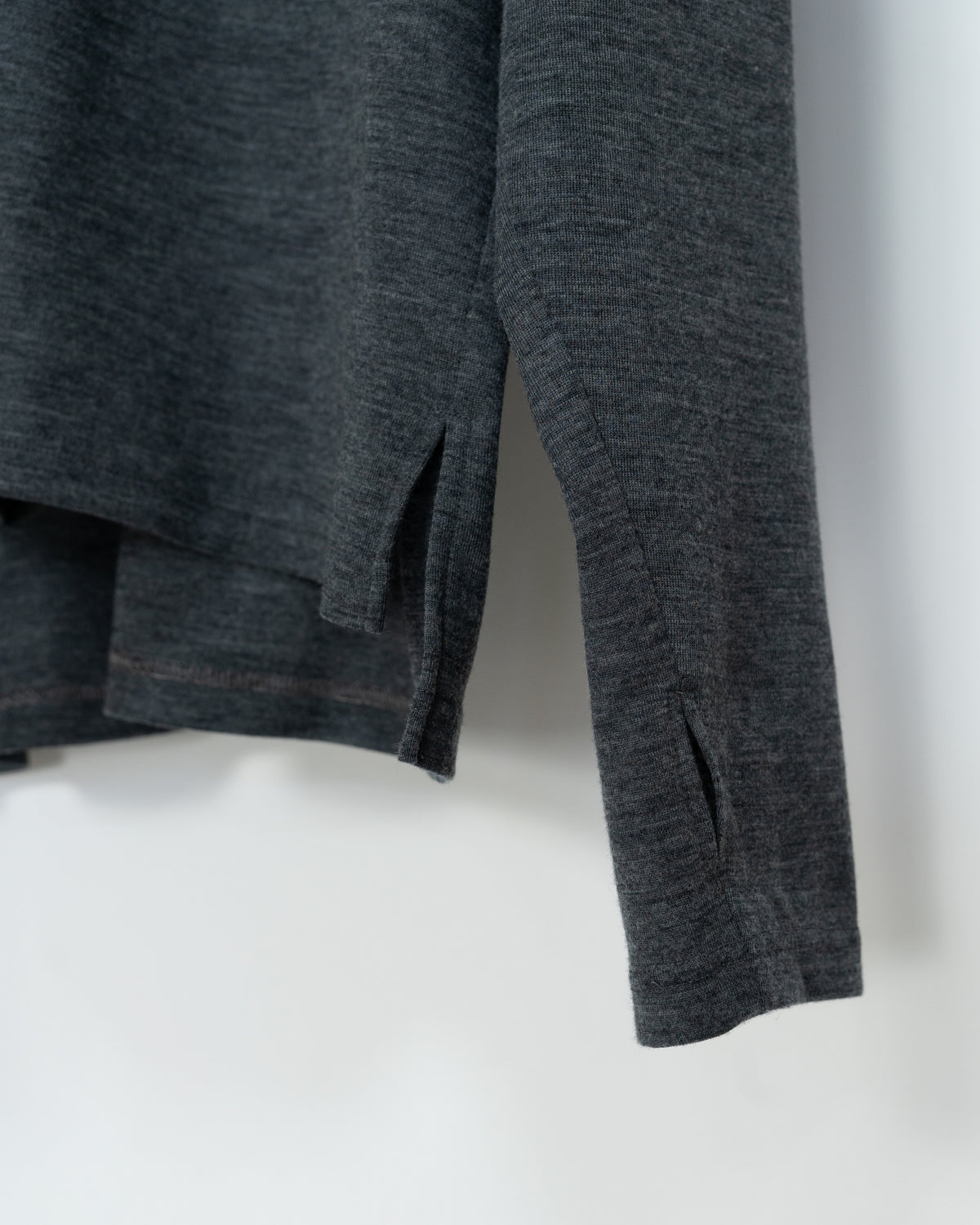 Merino Wool Breathable Long Sleeve / CHARCOAL